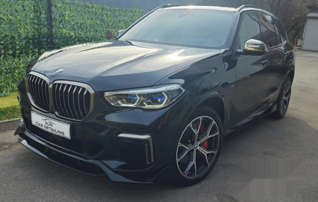 BMW X5 M50i — sprednji pogled