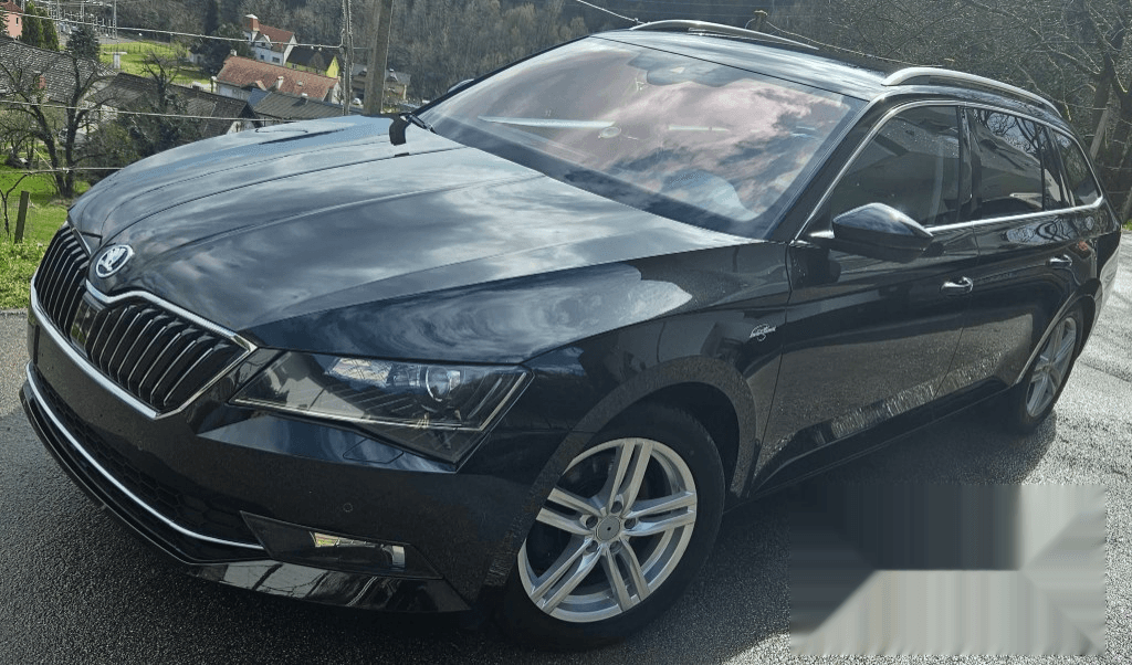 Škoda Superb Combi — sprednji pogled